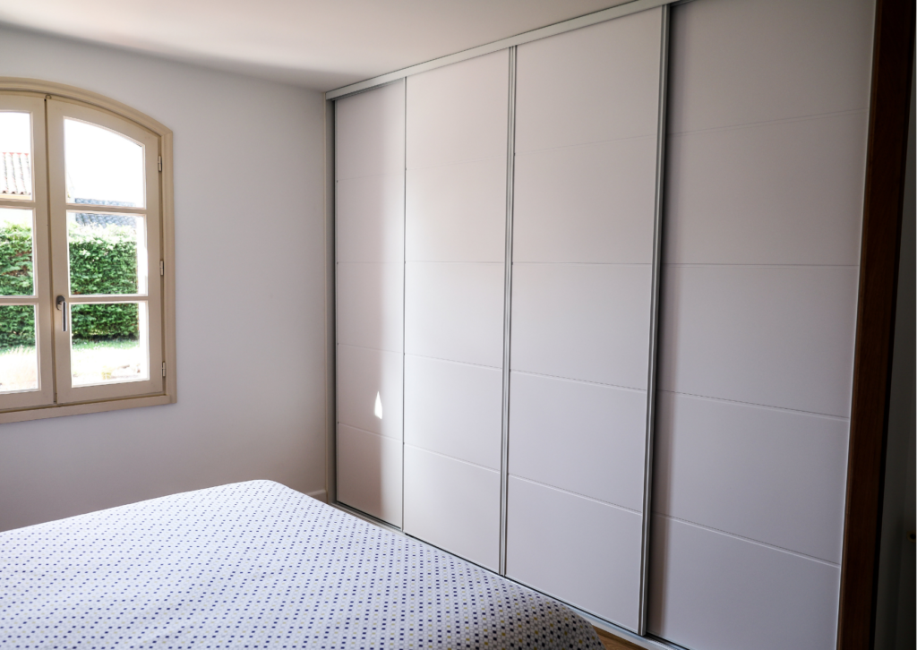 Création d'une porte et d'un placard de chambre